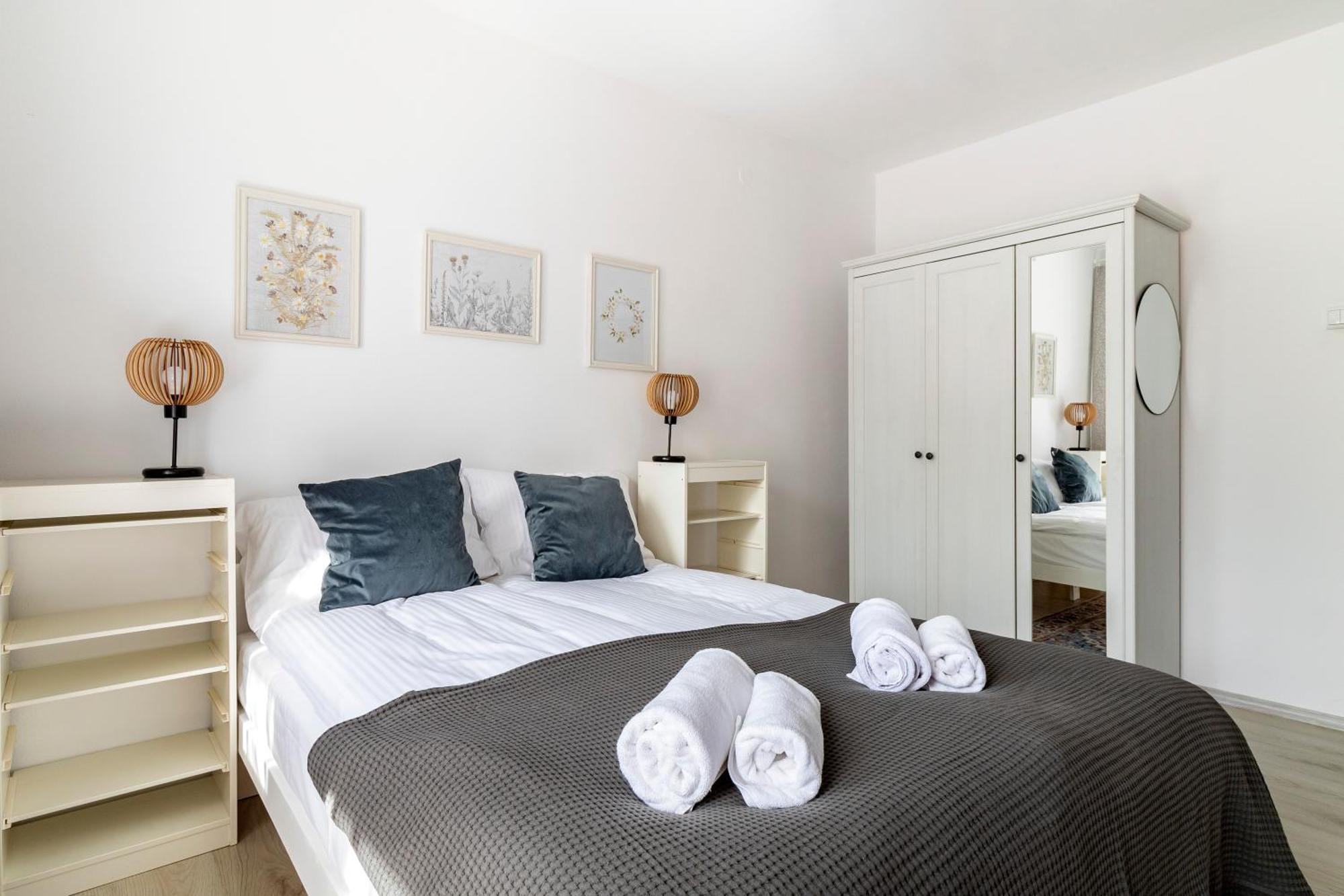Wonderful 2- Bedroom Apartment With Soul Wwa70 Varsavia Esterno foto